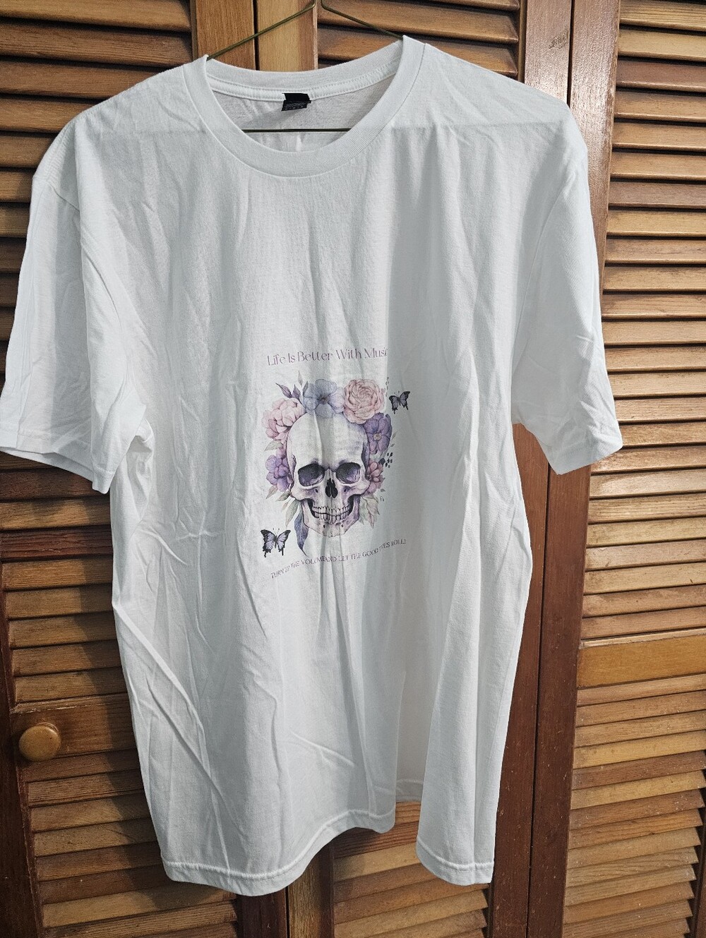 Gildan Pastel Goth Skull Music Graphic Tee Size Medium | NWT